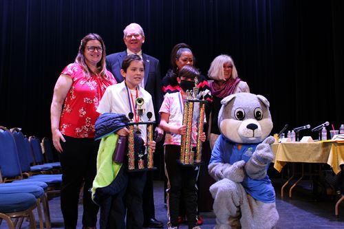Elementary Bee Student Winners Posing With Judges